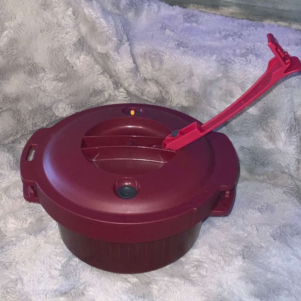 Tupperware Pressure Cooker - Picture 6 of 15